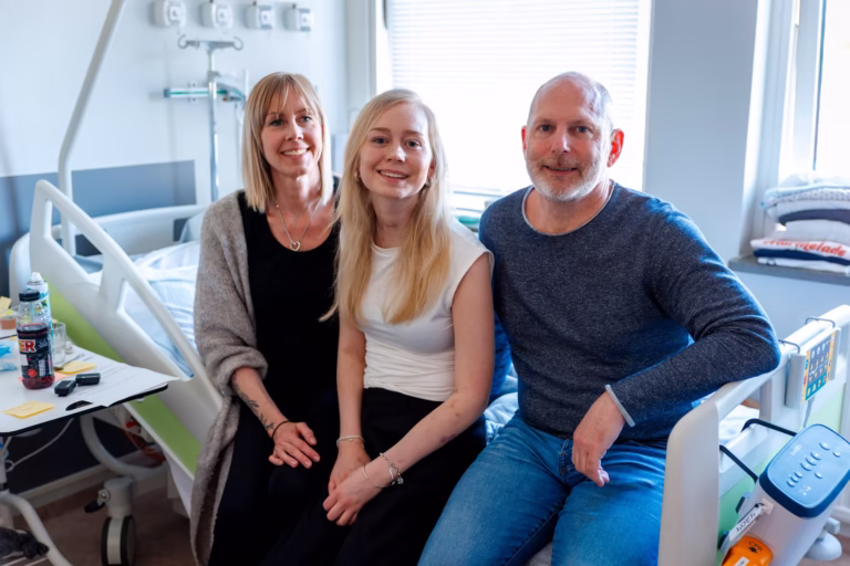 Fanny, 18, förlorade båda benen i sepsis