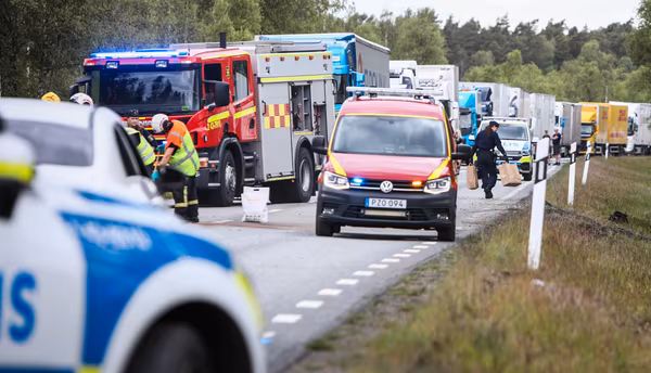 Kvinna i 20-årsåldern död efter trafikolycka