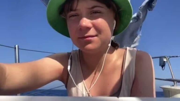 Greta Thunberg närmar sig Gaza: ”Försöker bryta blockaden”