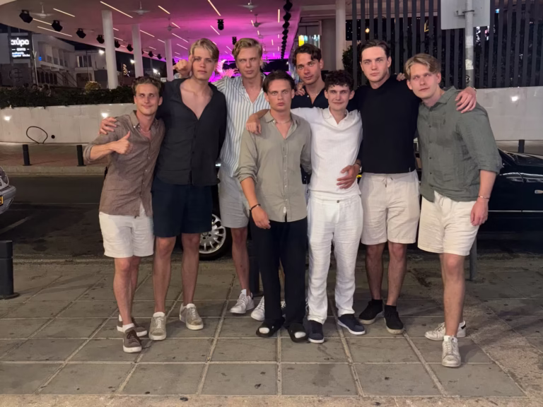 Hade förfest på studentresan – då kom raketregnet: ”Extrem chock”