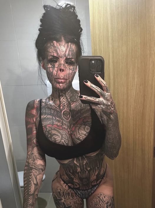 Tattoed woman who keeps her nose in a jar reveals what she looked like before – you better sit down