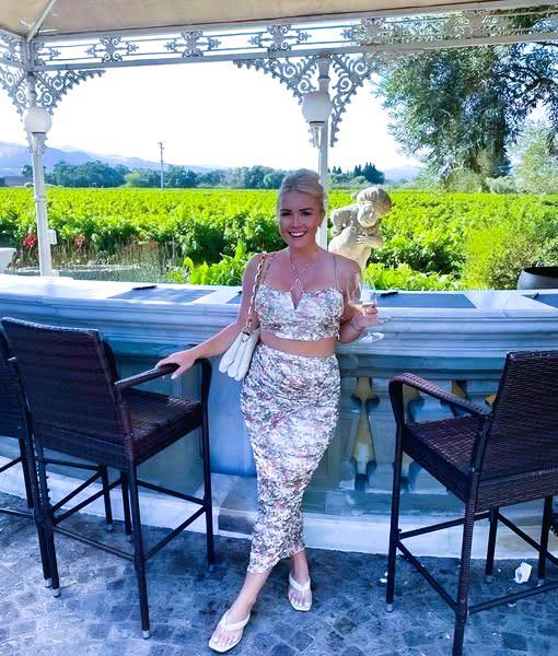 Karoline Leavitt decided to cut her maternity leave short and return to work. It was a bold move on her part, trying to work and care for her child at the same time. This is gaining great respect and is an inspiration to millions of mothers – NE