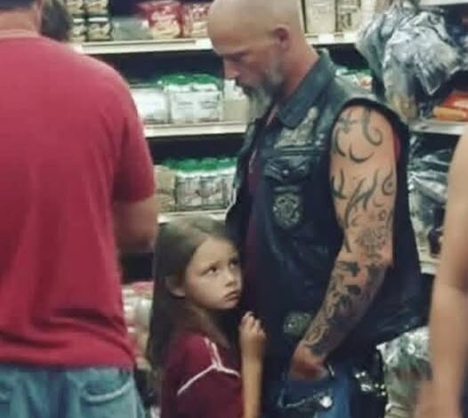 Little Girl At Walmart Grabbed My Tattooed Arm And Whispered Daddys Trying To Kill Mommy!