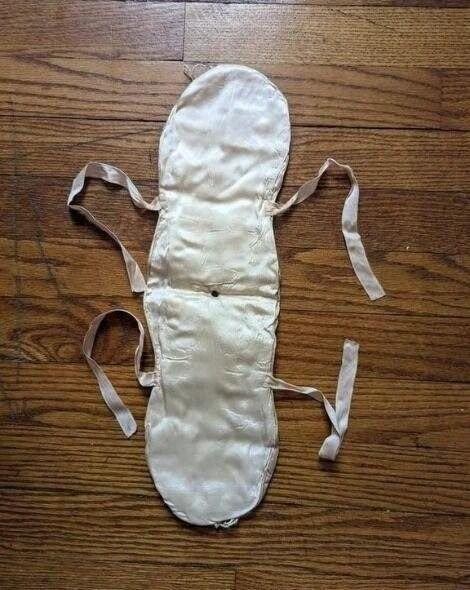 I found it among my grandmother’s things and could never figure out what it was….