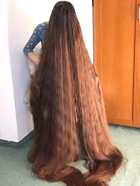 Woman cuts her hair for the first time in 25 years – here’s what she looks like today