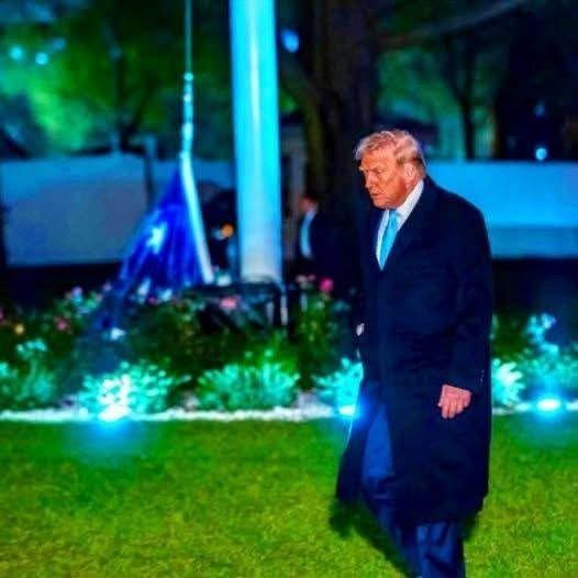 TRUMP CAUGHT WITH SECRET ITEM AND THE INTERNET IS ABSOLUTELY LOSING IT