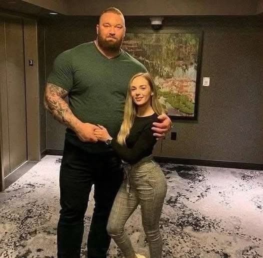 Scientists Reveal Why Height Differences Feel So Powerful… And It’s Not What People Expected