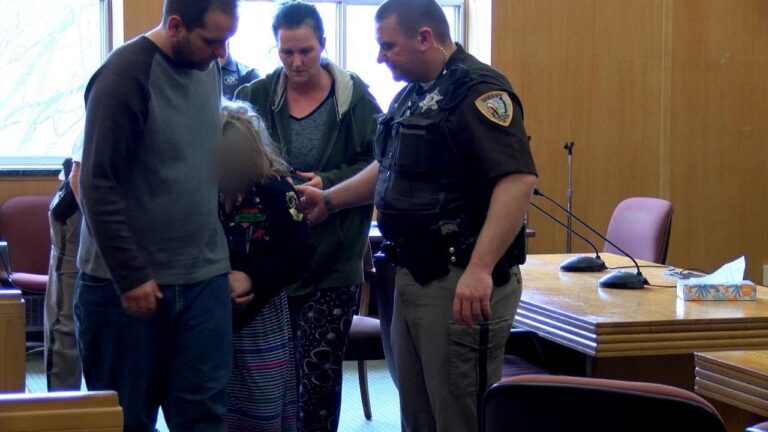10-Year-Old Wisconsin Girl Sentenced for MU3D3R after she ki…see